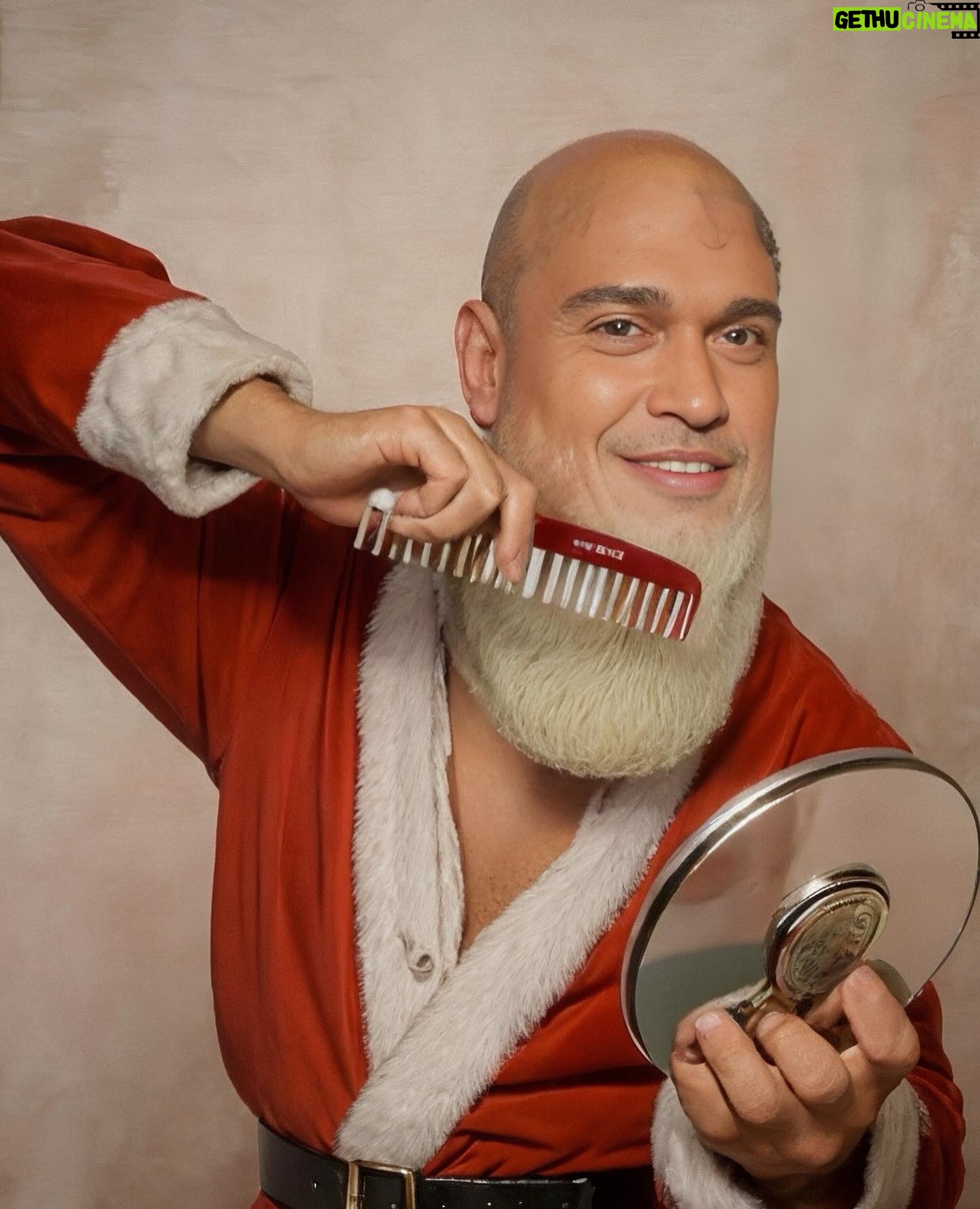 Gustavo Stockler Instagram - Paguei 5,90 pra IA fazer fotos fofas natalinas minha. Ela fez isso. Feliz natal.