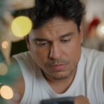 Gustavo Stockler Instagram - Você se sente assim? Escrevi isso com base em tantas mensagens que recebi o ano todo. Sinto que todos sempre estão se comparando, tendo impressões sobre as coisas que não são reais e esquecendo de olhar as coisas boas da própria vida. Você foi incrível esse ano dentro do que tentou ser, deu seu melhor e isso vale muito! Não esquece.
