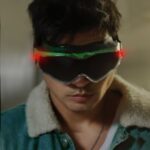 Gustavo Stockler Instagram - E se voce conseguisse ir para 70 anos no futuro, através de uma realidade virtual? A nova série do @primeVideoBr, #Periféricos, conta a história de Flynne, uma garota que consegue transportar sua consciência para o futuro, em Londres de 2099, e descobre que as coisas estão muito diferentes do que ela imaginava! Tá incrível! Eeeeee eu fui convidado para fazer uma minissérie de 3 episódios inspirada nela! Esse primeiro tá incrívellll, não perde tempo e dá o play em #Periféricos e depois me conta aqui o que achou. #Publi