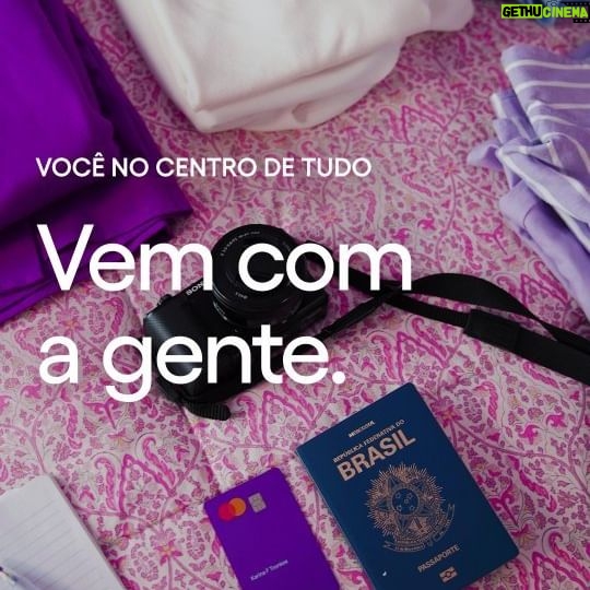 Gustavo Stockler Instagram - Três clientes do Nubank juntos, em uma mesma viagem. Alguém tem um palpite de pra onde o @Gusta, a @ninatalks e a @gentilfernanda estão indo? 👀 Uma dica: tem muitos outros clientes no centro desta história. #VocêNoCentroDeTudo #NYSE