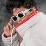 Gustavo Stockler Instagram - Hoje acordei com a autoestima no chão, normal, as vezes acordamos assim memo! Mas peguei minha coroa, coloquei na cabeça e falei: HOJE NÃO FIA, BORA LEVANTAR ESSA CABEÇA. Ai fiz essas fotos, e gostei demais que mandei até pra Capricho colocar na capa de fevereiro com a matéria: “saiba como conquistar seu crush”.