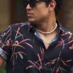 Gustavo Stockler Instagram - Alguém sabe o nome desse modelo internacional? Talvez o que tenha deixado ele tão lindo é estar usando @acostamento. Além de tudo ser confortável, é estiloso e lindo, e estou falando de @acostamento novamente ! Acho que foi isso mesmo, o modelo foi só um coadjuvante 🫠🫠🫠 |publi
