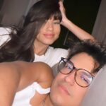 Gustavo Stockler Instagram - UM ANO COM ELA! É tão fácil perceber o bem que ela me faz e o bem que ela faz pra todos em sua volta, né? Desde o primeiro segundo que vi, sabia que era ela. Não tem muita explicação, e nem quero que tenha. Dentro dessa mulher tem muita força, pureza, sensualidade, inocência, garra, inteligência (muita), parceria, amor, cuidado e uma caralhada de adjetivos incríveis que consigo dar. Cada dia com ela é um sorriso diferente, cada dia com ela é mais uma transbordada de felicidade. Eu compartilho pouco com vcs aqui, mas garanto que vivo aquele filme de comédia romântica clichê que a gente tanto ama. Te amo, baby!