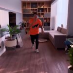 Gustavo Stockler Instagram - Aquele pulinho básico pra testar o tênis guará novo! hahaha Adorei o presente @acostamento. Muuuito macio e ajudou demais no impacto, viu? APROVADO! hahaha |publi
