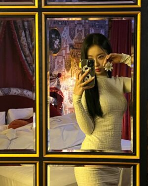 Gyeongree Instagram - behind ..🔖
얼른 보고싶어!