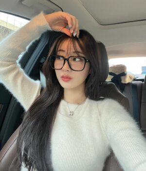 Gyeongree Instagram - 앞모리 갱.. 그리고 새로 맞춘 운전용 앵굥🥸
