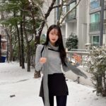 Gyeongree Instagram – 눈.. 꽤나 좋아하는 척😬