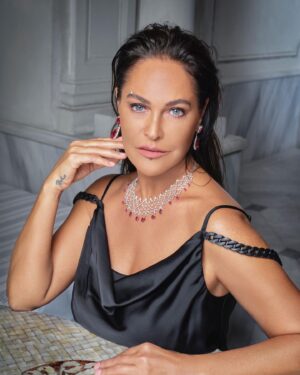 Hülya Avşar Instagram - ⭐️⭐️
@cilekkonseptjewelry