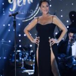 Hülya Avşar Instagram – Harika bir yıl olsun🎄💫🥳⭐️🤩♥️