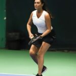Hülya Avşar Instagram - 21. Yılında Hülya Avşar Cup Tenis Turnuvasına rekor katılım oldu. Ne mutlu bana. Muhteşem maçlar devam ediyor. Tabi beni elediler, hiç olmadı😂Hırslandım, her gün çalışacağım😂