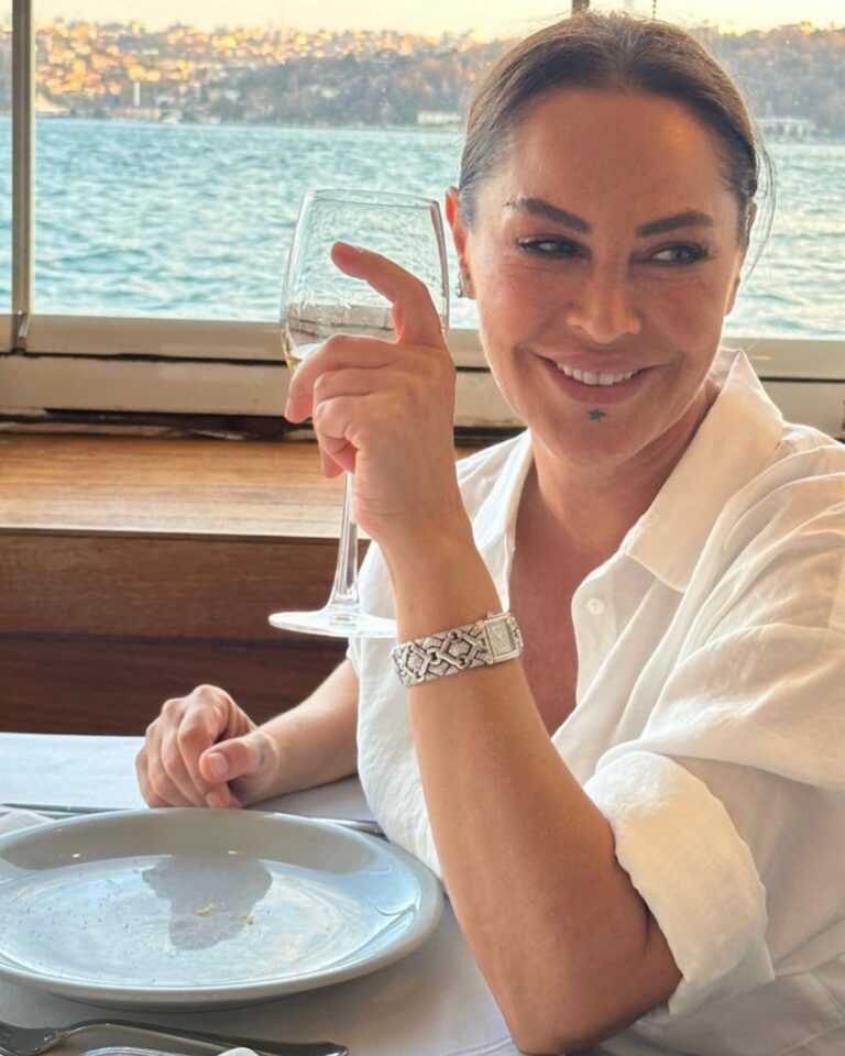 Hülya Avşar Instagram - ⭐️⭐️