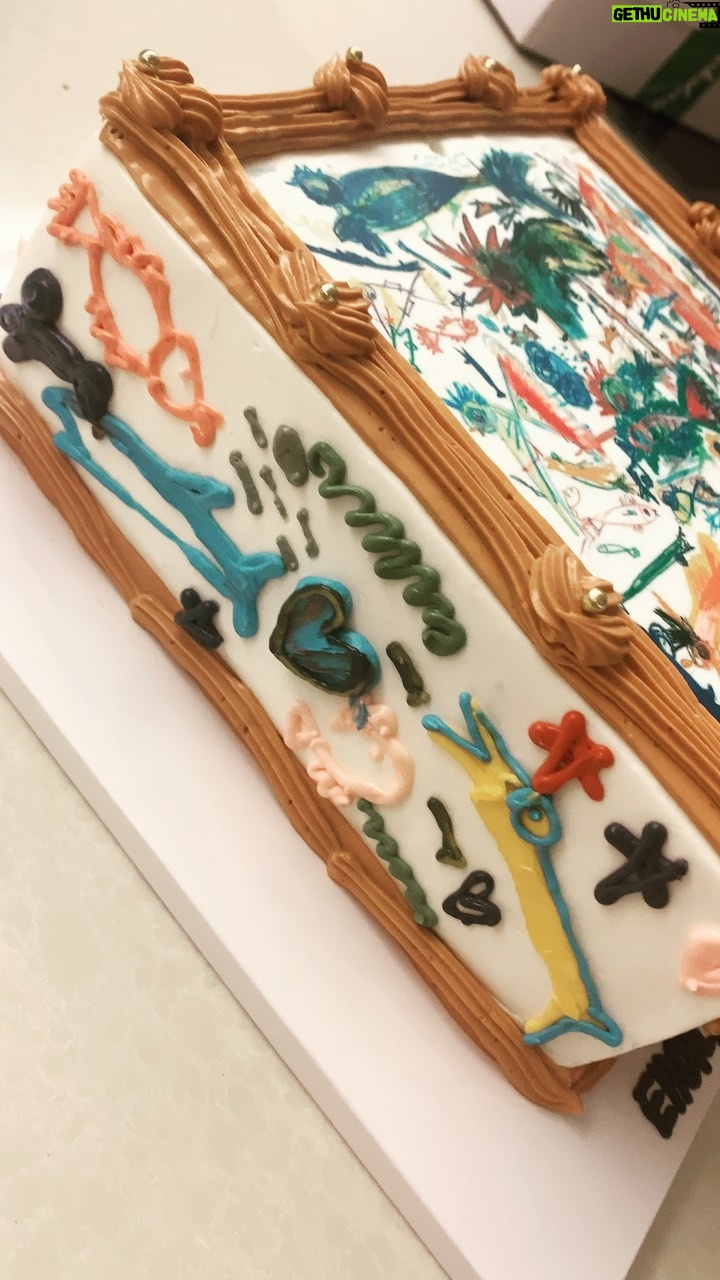 Ha Ji-won Instagram - 이거 평생 보관하는법 아는사람? 2022 생일케익💓💕💕🚀😘🥳🥰 #이상하지원