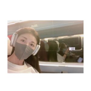 Ha Ji-won Instagram - 설레이는 출근길🐬