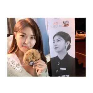 Ha Ji-won Instagram - 잘못찍는 셀카지만 ㅋㅋ😅 🤳🏻