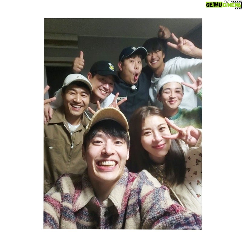 Ha Ji-won - 74.7K Likes - 1박2일 쵝오~^^ 😍오랜만에 만난 정훈이, 너무 잼나고 든든한 세윤씨,엉뚱하지만 너무 착한종민씨,누나를 넘 잘 챙겨줘서 고맙고 따뜻했던 우리팀 딘딘과 인우~모든맴버들 그리고 스텝여러분들 고맙고 즐거웠던 추억 잊지못할꺼예요~따뜻하고 많이 웃고 갑니다~^^💕 #1박2일 #하지원