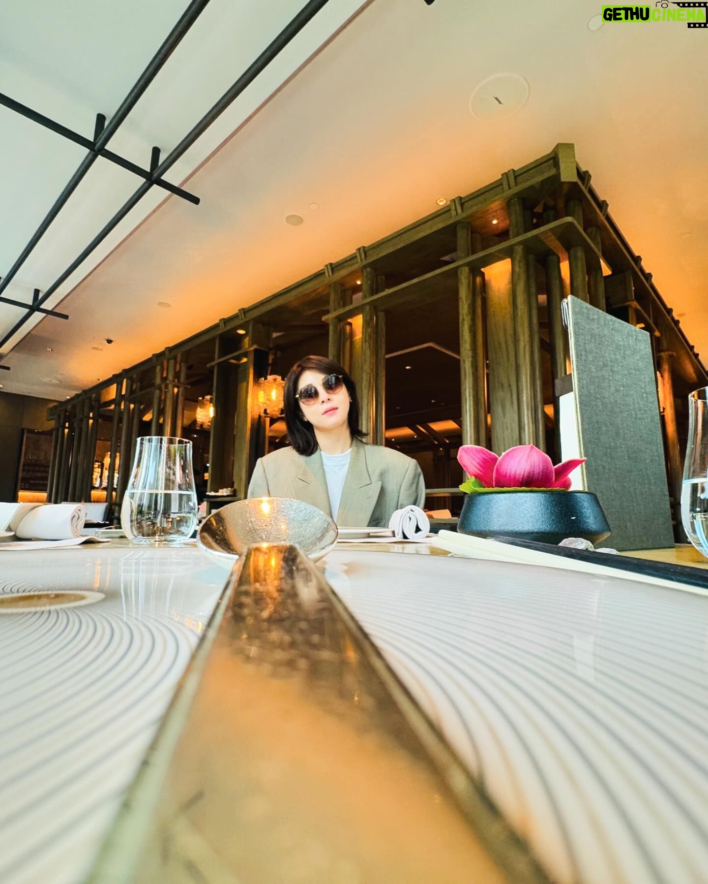 Ha Ji-won - 45.5K Likes - 홍콩에서 많은 것들을 보고 생각하고 ~ 음식도 최고~ thank you 🩵#stregishk #stregishongkong #liveexquisite #exquisitedining
@stregishk @run_restaurant