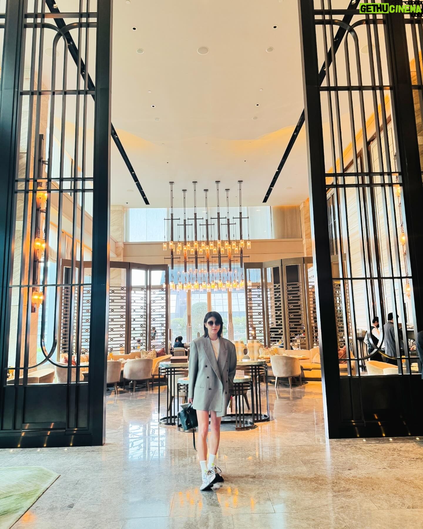 Ha Ji-won - 45.5K Likes - 홍콩에서 많은 것들을 보고 생각하고 ~ 음식도 최고~ thank you 🩵#stregishk #stregishongkong #liveexquisite #exquisitedining
@stregishk @run_restaurant