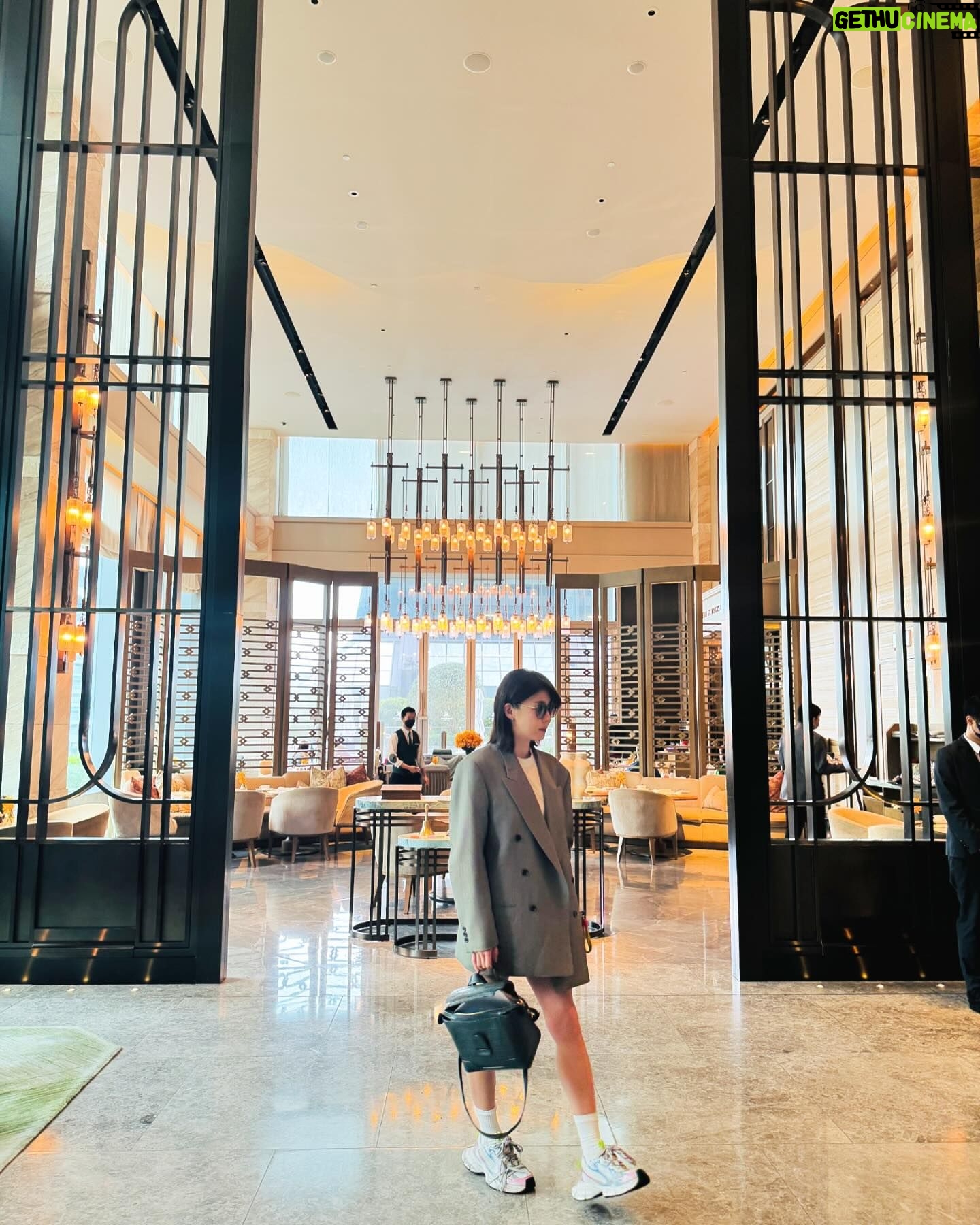 Ha Ji-won - 45.5K Likes - 홍콩에서 많은 것들을 보고 생각하고 ~ 음식도 최고~ thank you 🩵#stregishk #stregishongkong #liveexquisite #exquisitedining
@stregishk @run_restaurant