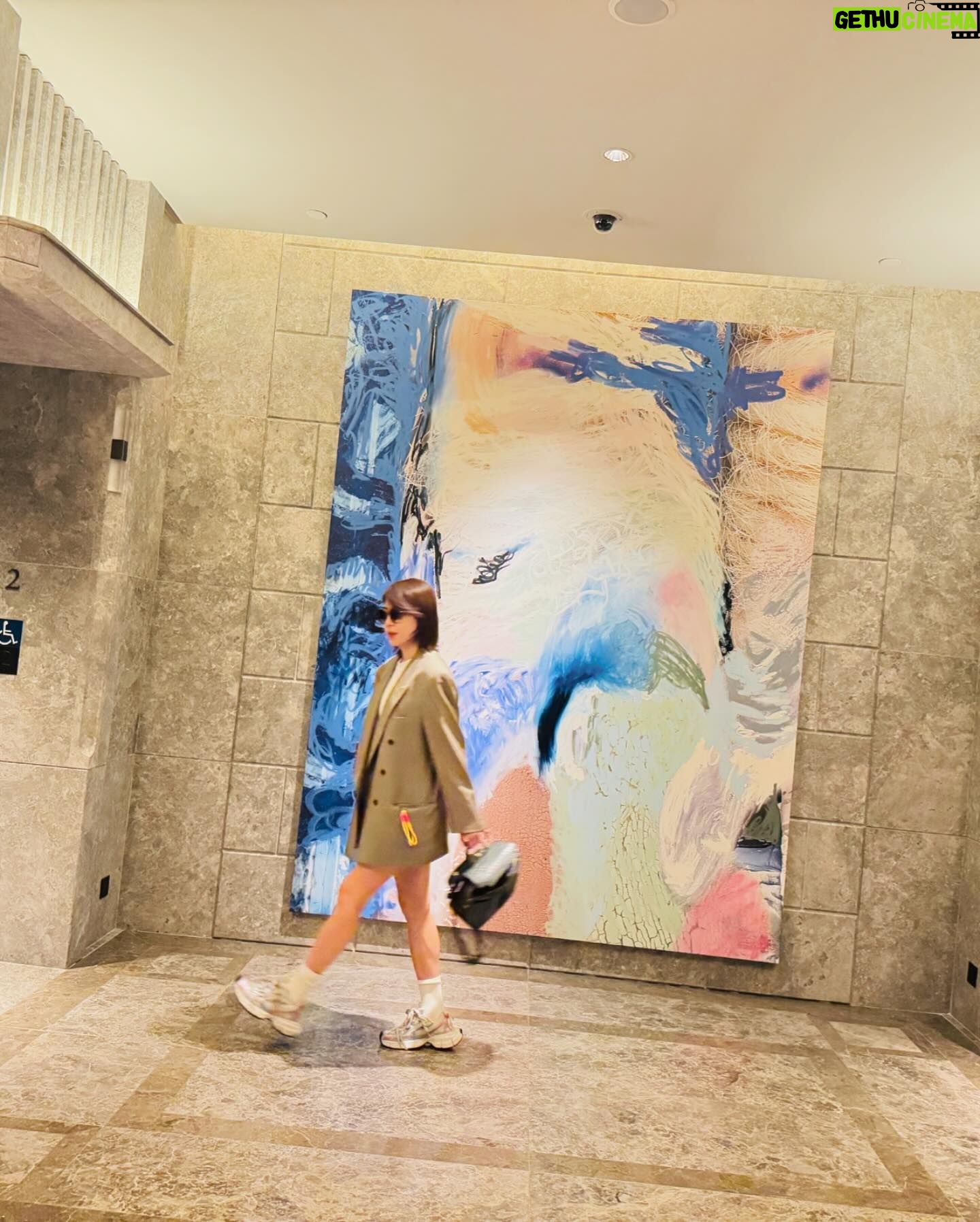Ha Ji-won - 45.5K Likes - 홍콩에서 많은 것들을 보고 생각하고 ~ 음식도 최고~ thank you 🩵#stregishk #stregishongkong #liveexquisite #exquisitedining
@stregishk @run_restaurant