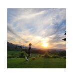Ha Ji-won Instagram - 태양빛이~점프🌞🌈💫