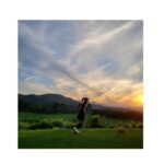 Ha Ji-won Instagram - 태양빛이~점프🌞🌈💫