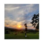 Ha Ji-won Instagram - 태양빛이~점프🌞🌈💫