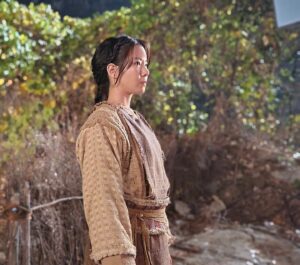 Ha Seung-lee Instagram - ⠀
⠀ ⠀
⠀ 
내일 밤 9시 20분!
tvN '아스달 연대기 시즌 2 <아라문의 검>' 첫 방송👀
예.. 저는 여자 사람입니다...

#tvn #아스달연대기 #아라문의검 #채은
