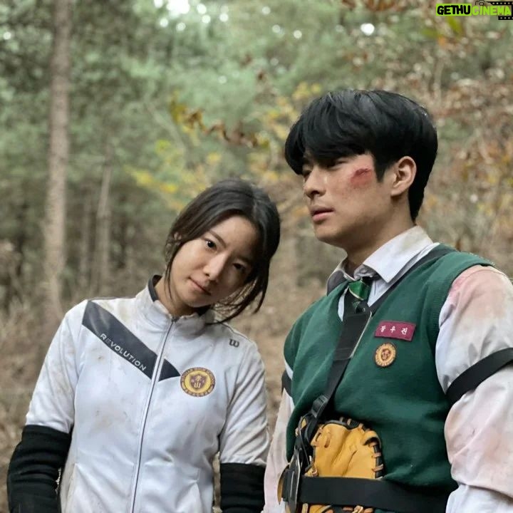 Ha Seung-lee Instagram - 장남매 #지금우리학교는 #allofusaredead