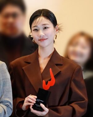 Ha Yoon-kyung Instagram - 🤎