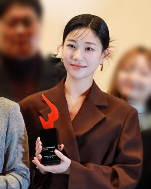 Ha Yoon-kyung Instagram - 🤎