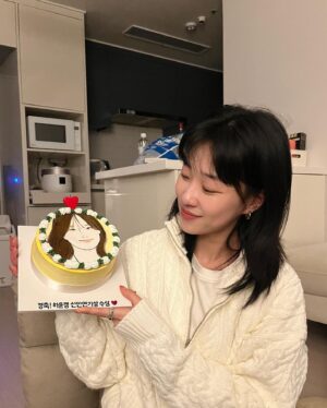 Ha Yoon-kyung Instagram - 🤎