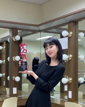 Ha Yoon-kyung Instagram - 따뜻했던 부산영평상.. 환대와 과분한 평론 너무나 감사드립니다🖤