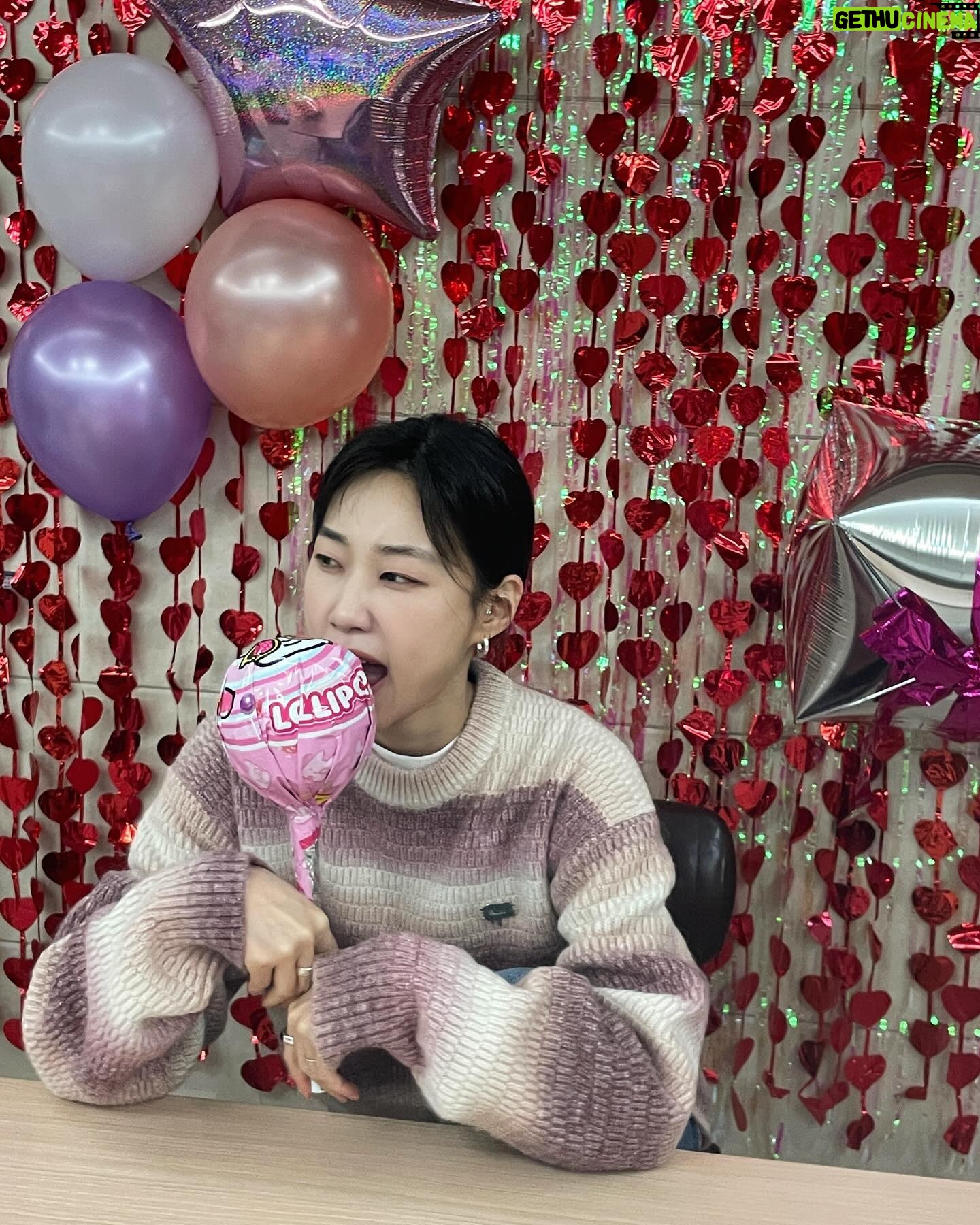 Ha Yoon-kyung Instagram - 첫 라방 함께해 줘서 고마워용 힛🖤