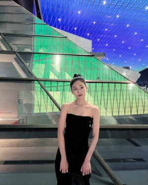 Ha Yoon-kyung Instagram - 좋은 사람들과 행복했던 부산🖤

#부산국제영화제 #딸에대하여 
#BIFF #ConcerningMyDaughter