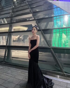 Ha Yoon-kyung Instagram - 좋은 사람들과 행복했던 부산🖤

#부산국제영화제 #딸에대하여 
#BIFF #ConcerningMyDaughter
