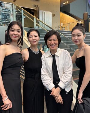 Ha Yoon-kyung Instagram - 좋은 사람들과 행복했던 부산🖤

#부산국제영화제 #딸에대하여 
#BIFF #ConcerningMyDaughter