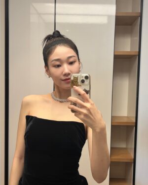 Ha Yoon-kyung Instagram - 좋은 사람들과 행복했던 부산🖤

#부산국제영화제 #딸에대하여 
#BIFF #ConcerningMyDaughter