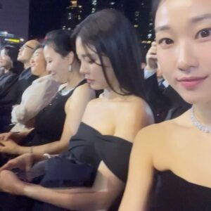 Ha Yoon-kyung Instagram - 좋은 사람들과 행복했던 부산🖤

#부산국제영화제 #딸에대하여 
#BIFF #ConcerningMyDaughter