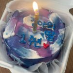 Ha Yoon-kyung Instagram – 경아의 딸 1주년 축하해 주셔서 감사합니다🩵 
싸인 다 못해드려서 죄송해요..ㅠㅠ🖤