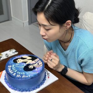 Ha Yoon-kyung Instagram - #이번생도잘부탁해 를 사랑해 주신 여러분 
감사합니다🩵 모두 이번 생 행복하세요..🖤