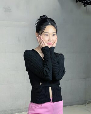 Ha Yoon-kyung Instagram - 🖤