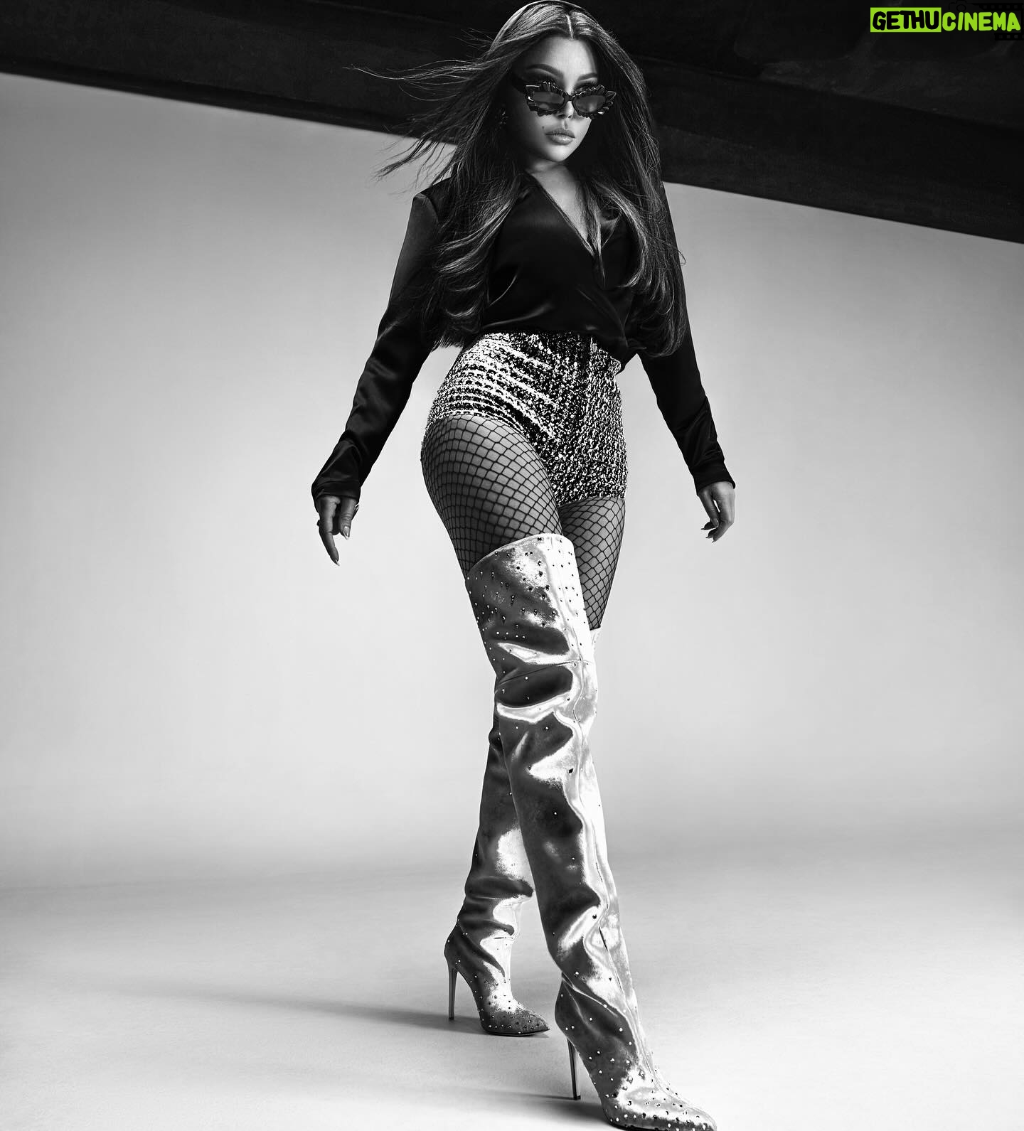Haifa Wehbe Instagram - Haifa Wehbe, known for her captivating performances and undeniable beauty, this award-winning Lebanese diva has garnered global acclaim. Alongside her musical prowess, Wehbe has also made a mark in acting, showcasing her multifaceted talent. Don’t miss out on her latest release, the new song “Ya Nahla,” adding to her impressive repertoire. Talent: Haifa Wehbe @haifawehbe Stylist: Khalil Zein @khalilzein.official Hairstylist: l’Atelier De Coiffure Makeup Artist: Dani Kamel Photographer: Mohammad Yousef Management: Sandra Nohra Production: Brunnei @brunnei_official #HaifaWehbe #LOfficielMonaco #CoverStar