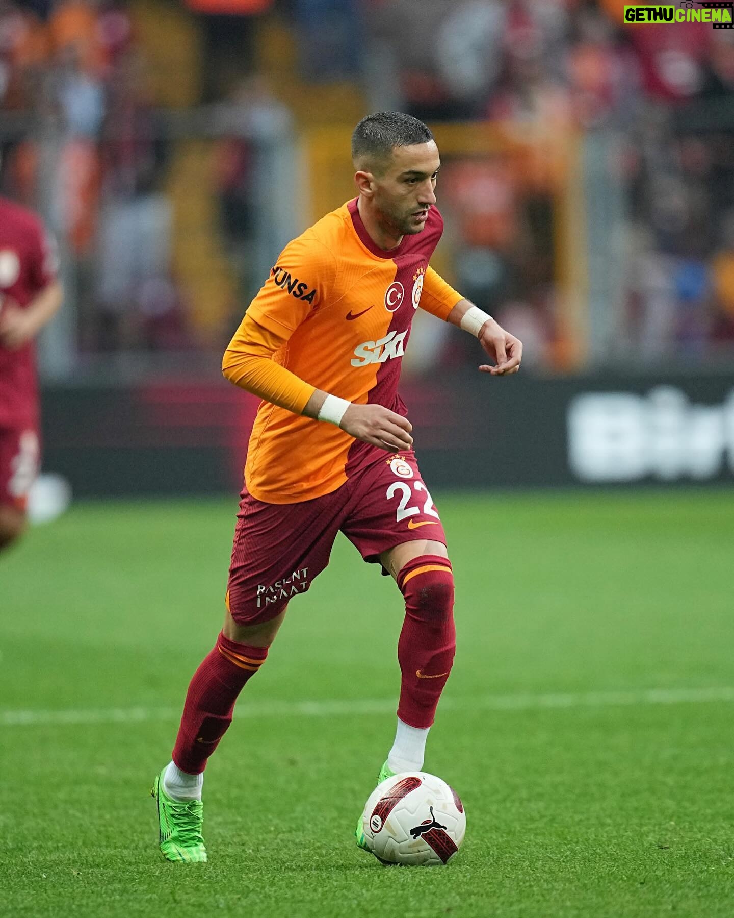Hakim Ziyech Instagram - 𝐓𝐡𝐞𝐫𝐞 𝐢𝐬 𝐧𝐨 𝐆𝐥𝐨𝐫𝐲 𝐰𝐢𝐭𝐡𝐨𝐮𝐭 𝐚 𝐒𝐭𝐨𝐫𝐲.. 😤