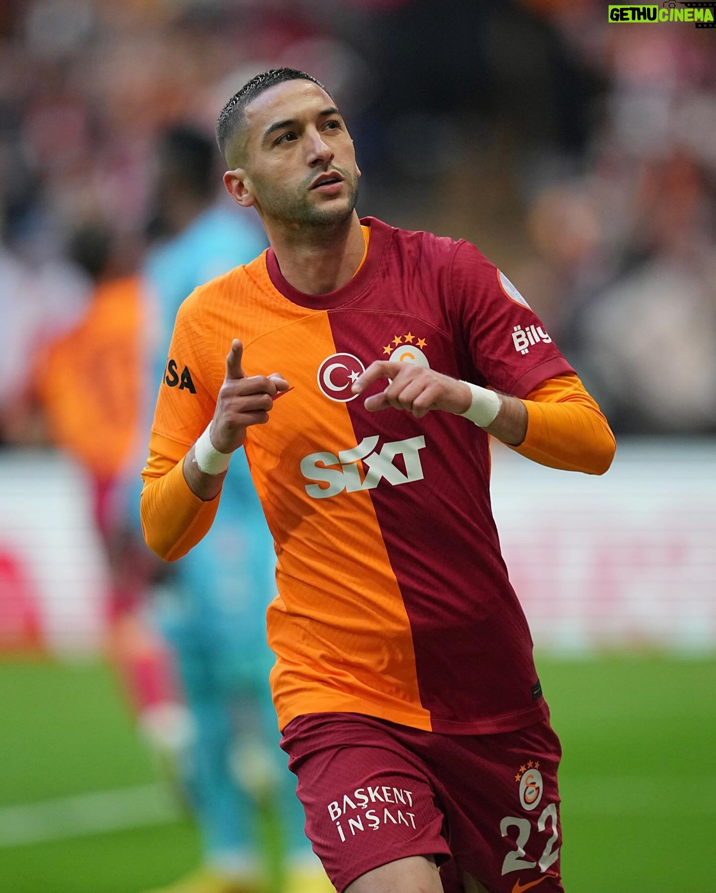 Hakim Ziyech Instagram - 𝐓𝐡𝐞𝐫𝐞 𝐢𝐬 𝐧𝐨 𝐆𝐥𝐨𝐫𝐲 𝐰𝐢𝐭𝐡𝐨𝐮𝐭 𝐚 𝐒𝐭𝐨𝐫𝐲.. 😤