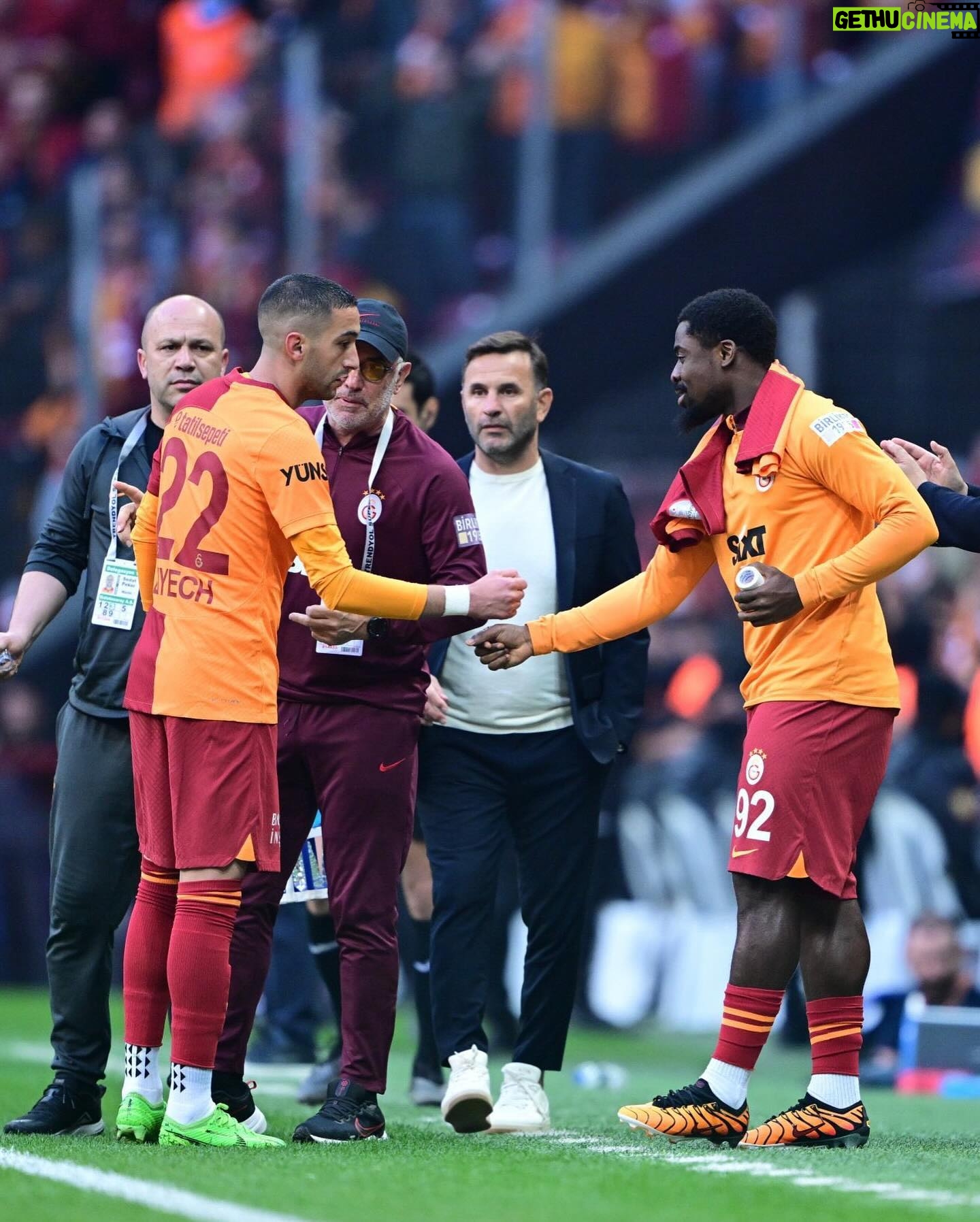 Hakim Ziyech Instagram - 𝐓𝐡𝐞𝐫𝐞 𝐢𝐬 𝐧𝐨 𝐆𝐥𝐨𝐫𝐲 𝐰𝐢𝐭𝐡𝐨𝐮𝐭 𝐚 𝐒𝐭𝐨𝐫𝐲.. 😤