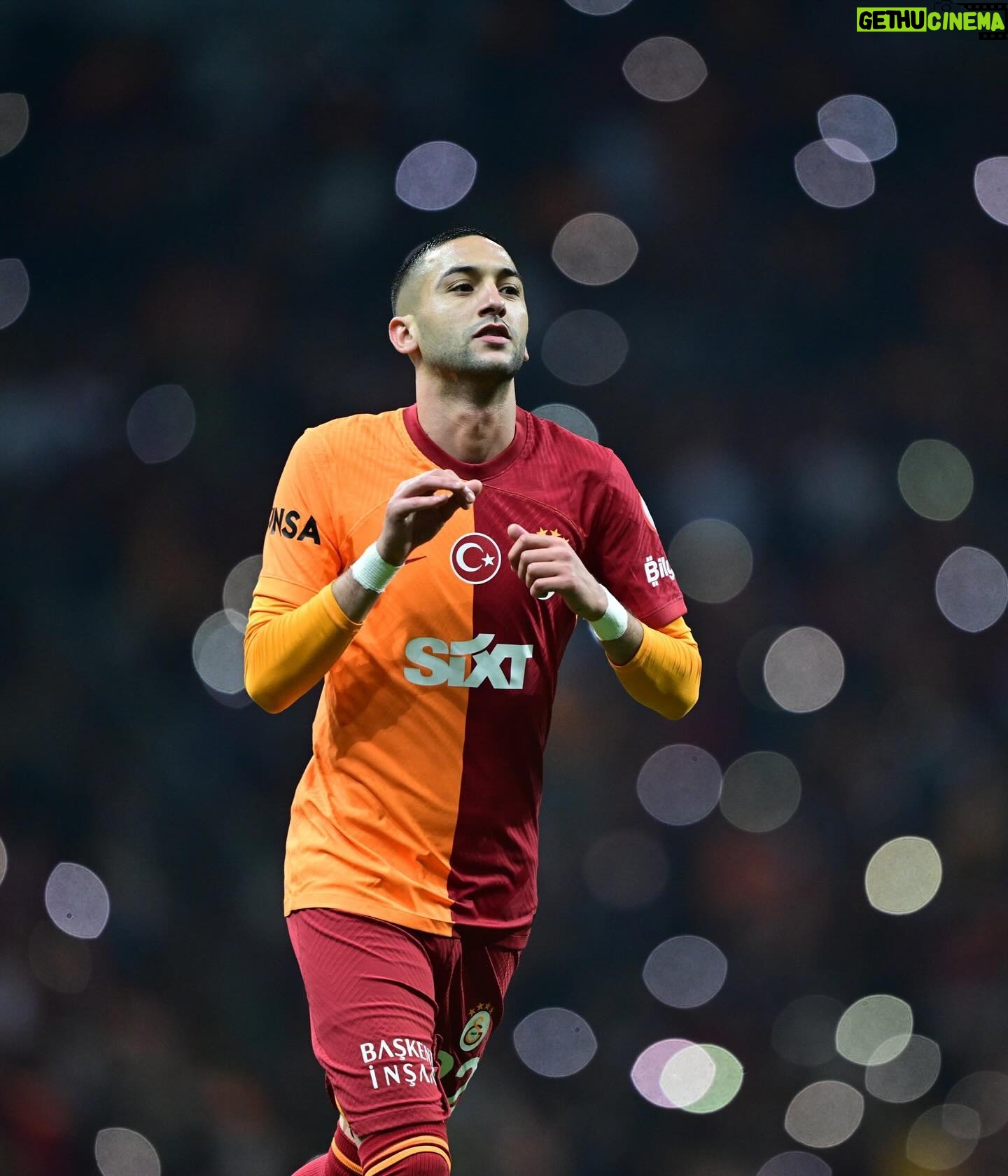 Hakim Ziyech Instagram - 𝐓𝐡𝐞𝐫𝐞 𝐢𝐬 𝐧𝐨 𝐆𝐥𝐨𝐫𝐲 𝐰𝐢𝐭𝐡𝐨𝐮𝐭 𝐚 𝐒𝐭𝐨𝐫𝐲.. 😤