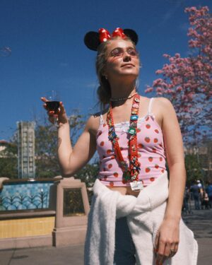 Haley Lu Richardson Instagram - 25 pictures cause I turned 25 (if you believe in age and numbers and stuff) 🐭 these photos make me very happy and were taken by koigran allgahn (aka @keeoone )