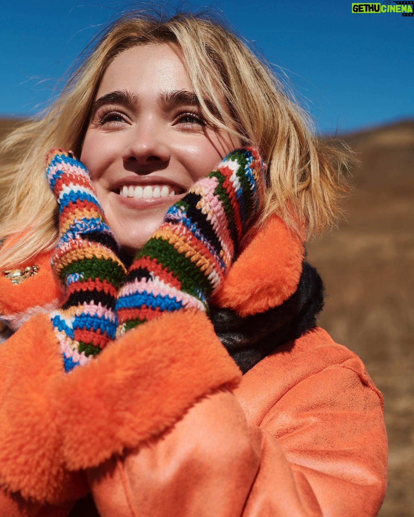Haley Lu Richardson Instagram - LOOK HOW HAPPY I AM IN THESE CLOTHES PEOPLE! @freepeople #freepeoplepartner