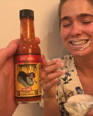Haley Lu Richardson Instagram - I’d be a really great/unproblematic guest👍 @firstwefeast @seanseaevans