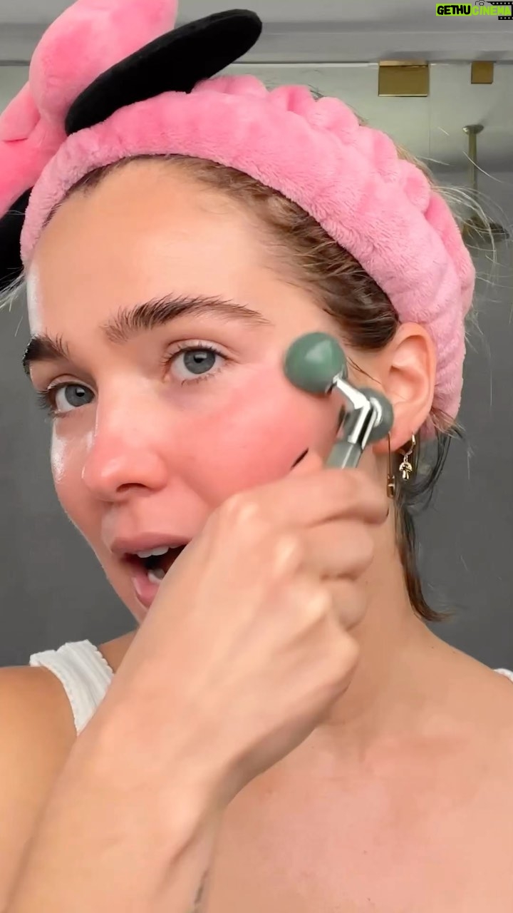Haley Lu Richardson Instagram - NORMALIZE COMPLIMENTING YOURSELF WEEEE @voguemagazine